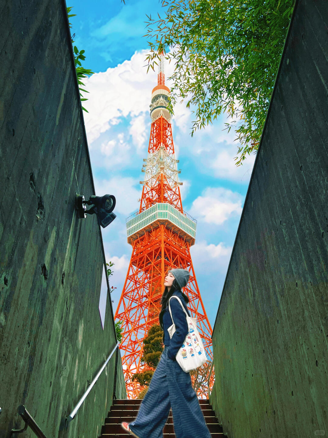 小紅書影片封面：樓梯間取景東京鐵塔